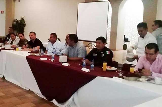 Empresarios de Tehuacán piden quitar mantas que retan a delincuentes