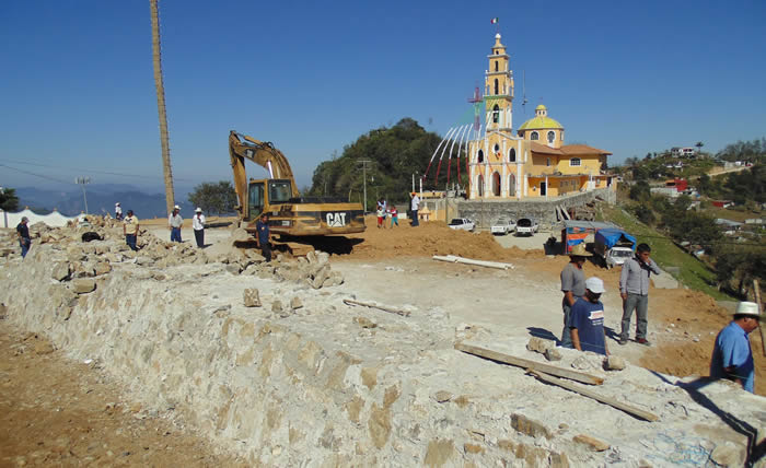 Habitantes de Zoatecpan paran obra del Ayuntamiento de Xochitlán