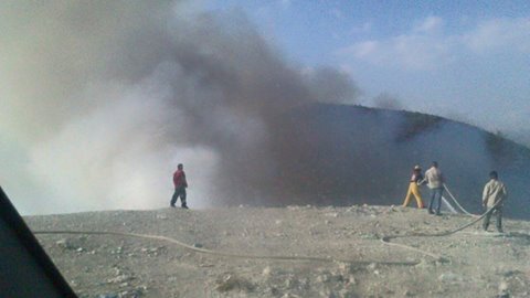 Luego de 20 horas, sofocan incendio en relleno de Tehuacán 