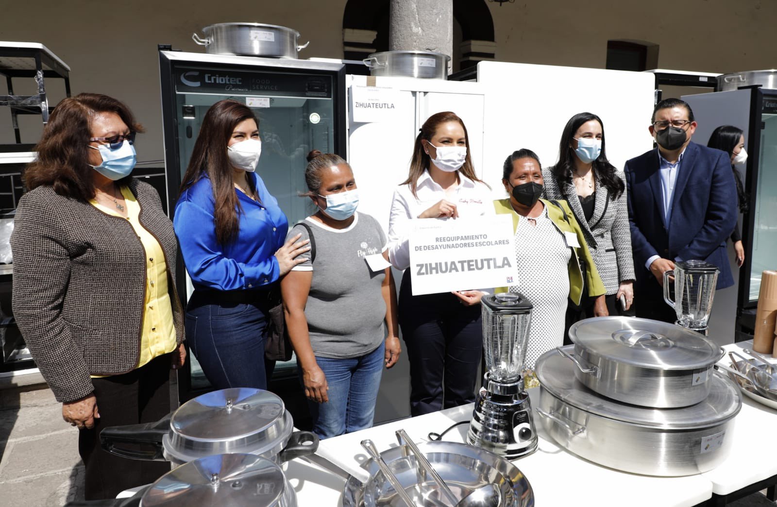 Entrega Sergio Céspedes equipo para 45 desayunadores escolares