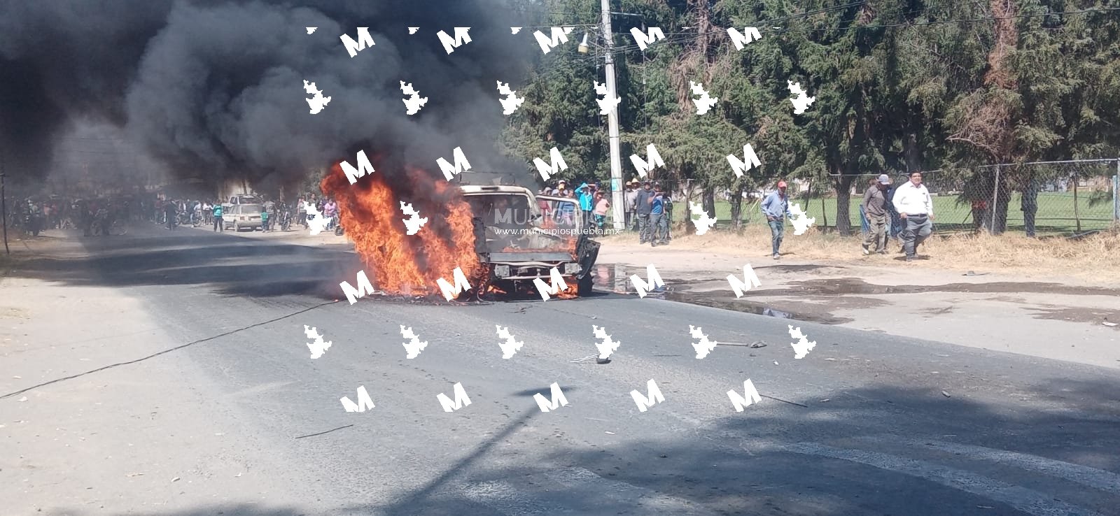 VIDEO Explosión de camioneta en Xalmimilulco deja cuatro personas lesionadas