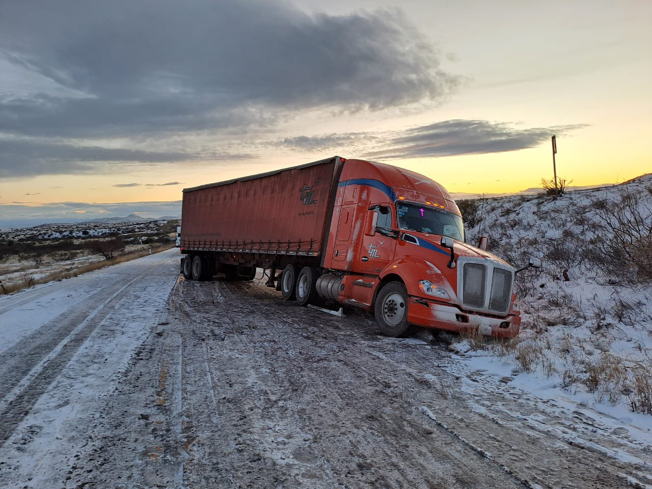 Cierra correteras en Sonora por intensas nevadas