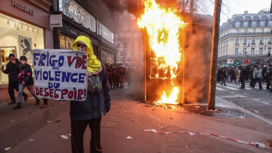 París arde por Ley de pensiones de Macron