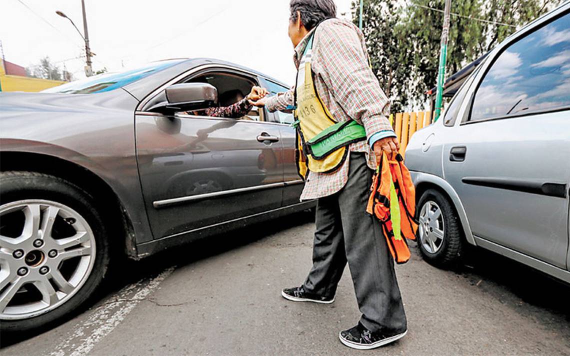 Estas son las multas por apartar lugares para estacionamiento en la Feria de Puebla
