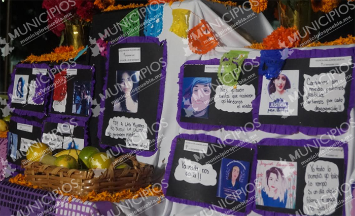 Colocan en Tecamachalco ofrenda a mujeres desaparecidas y víctimas de feminicidio 