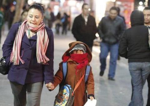 Los castigan por usar gorro en escuelas que carecen de ventanas