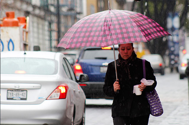 Ambiente muy frío y lluvias aisladas prevén para este lunes en Puebla