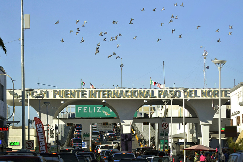Mantiene EU un mes más el cierre de su frontera con México