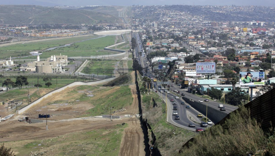 En la frontera con EU, gobierno mexicano promete 12 centros de apoyo a migrantes 