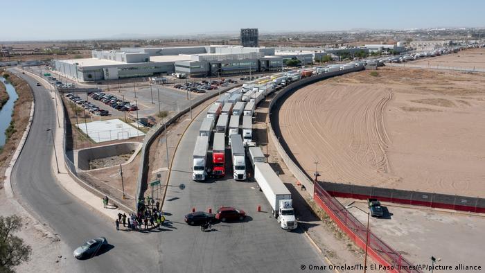 Filtros de revisión a camiones en Nuevo León para pasar a Texas