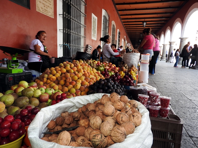  Mantendrán en Cholula precios de frutas para chiles en nogada