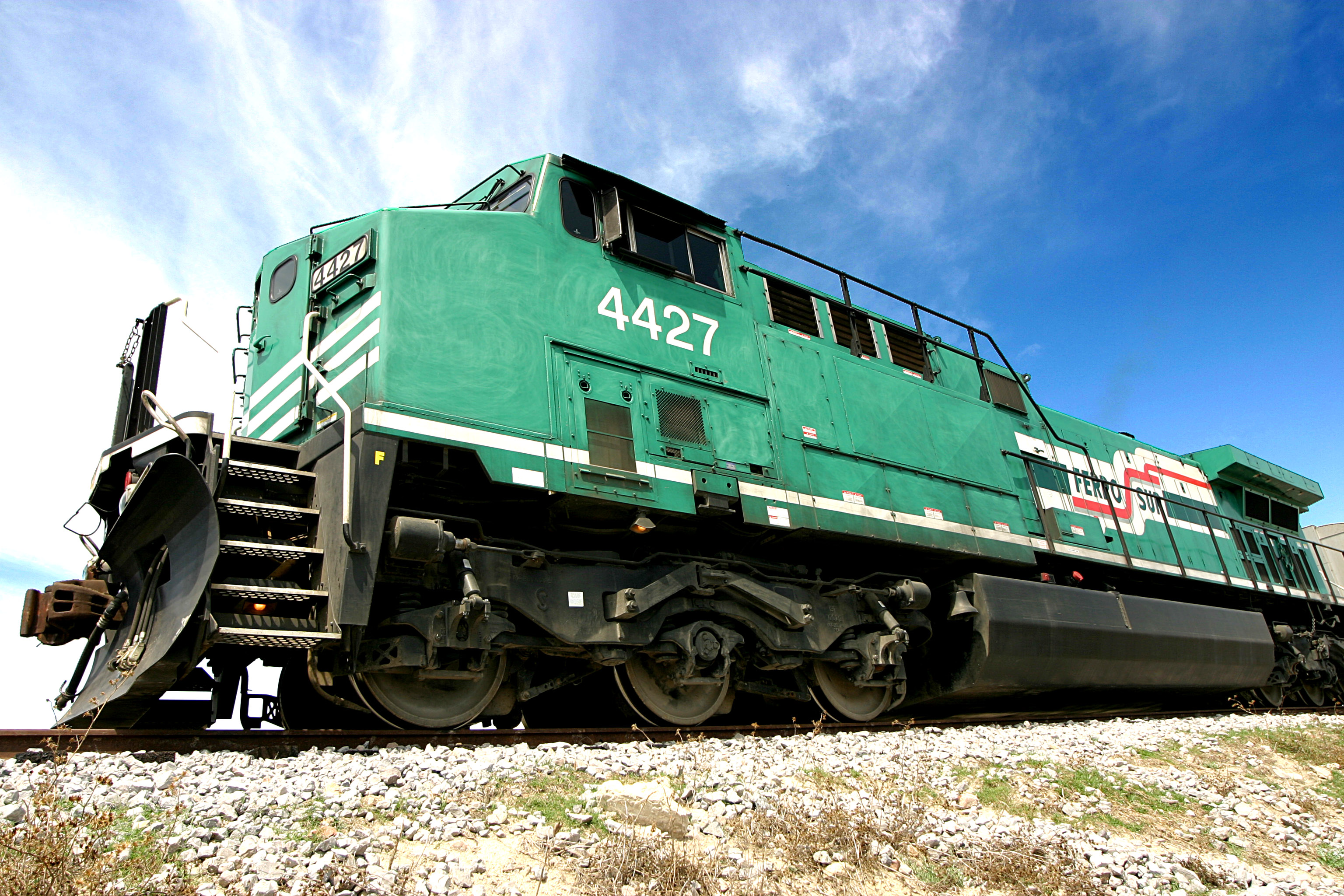 Grupo México y AMLO logran acuerdo por vías de Ferrosur tras expropiación