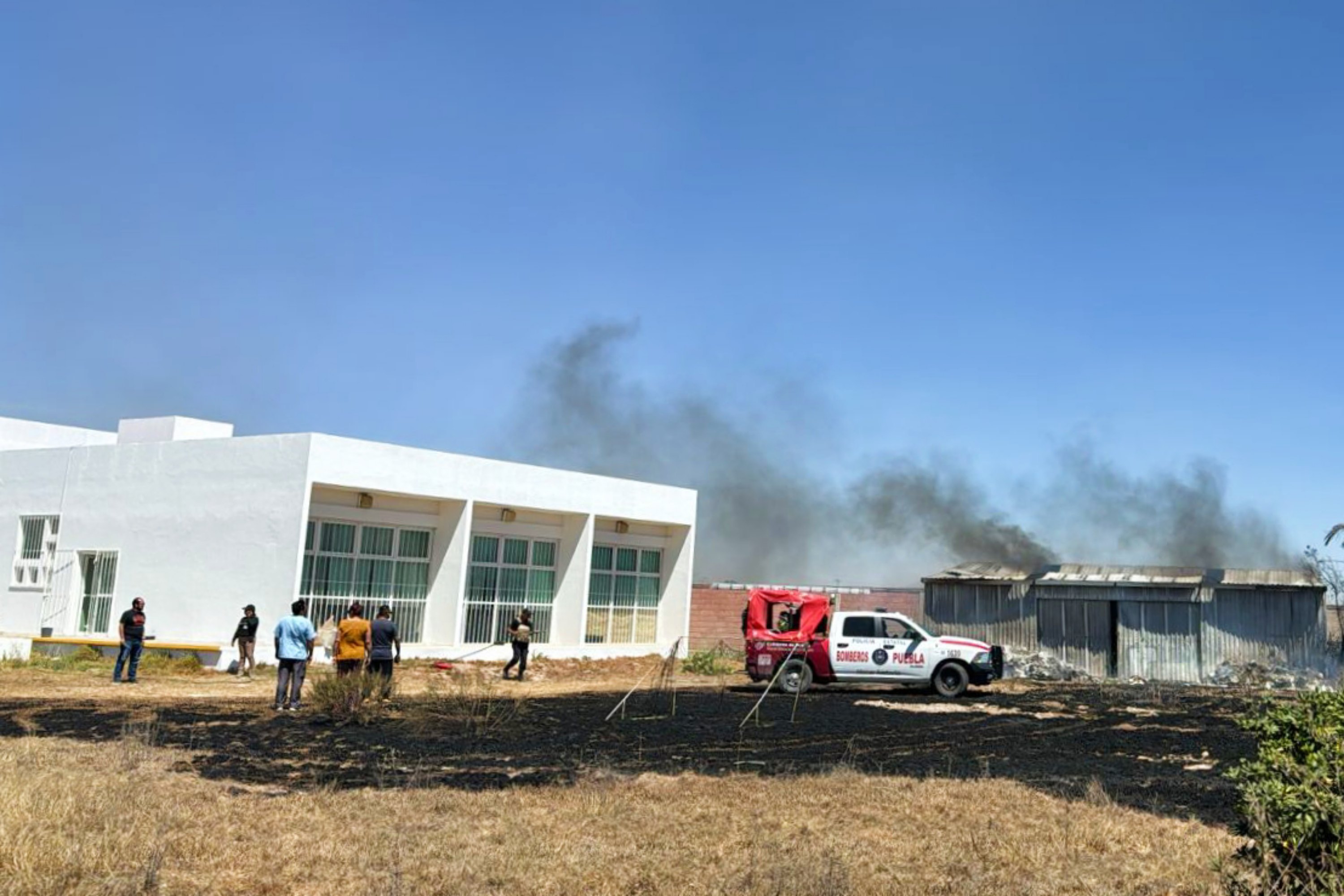 Controlan incendio en inmediaciones del Hospital General de Tepeaca