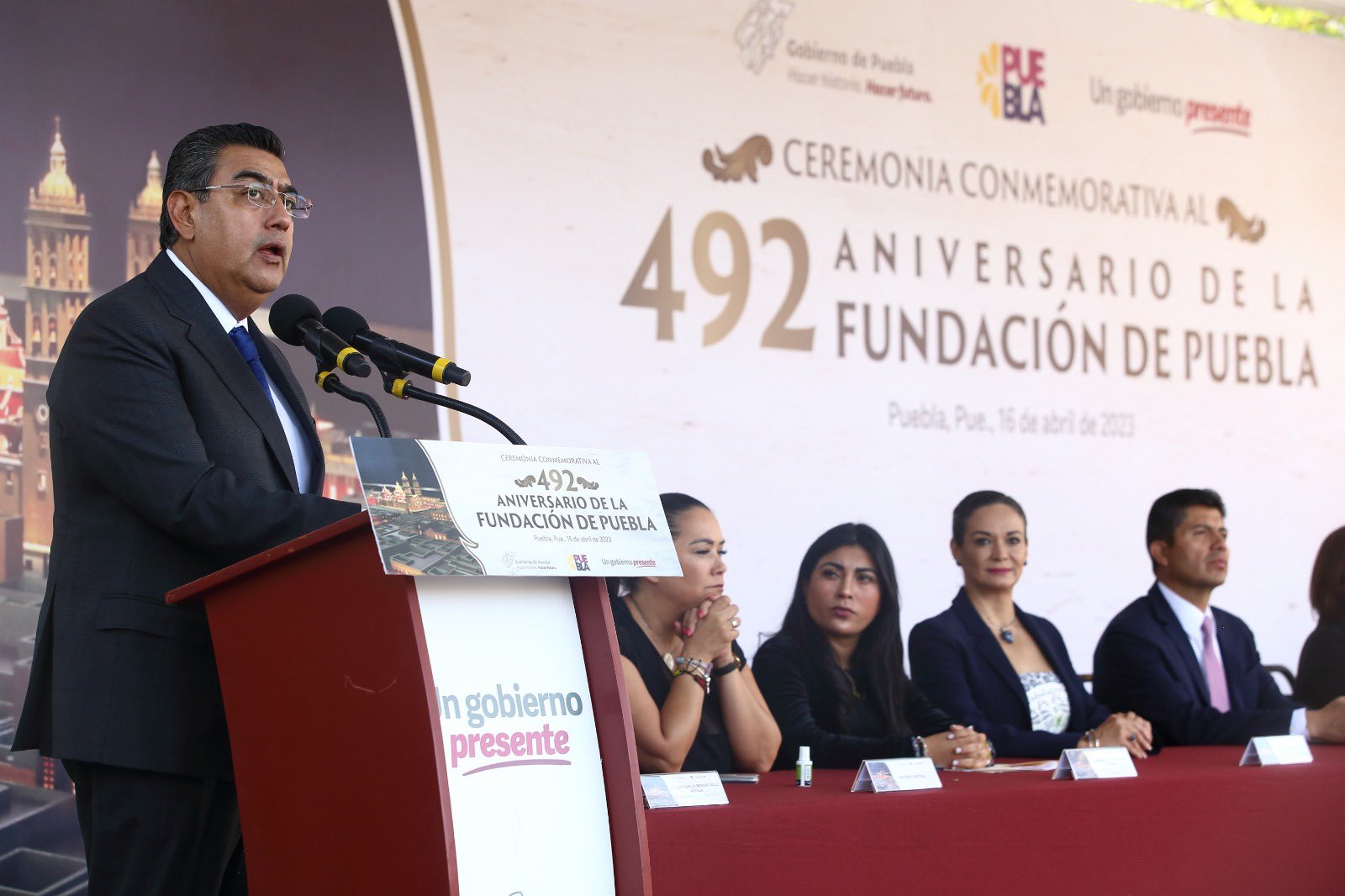 Céspedes y Rivera encabezan ceremonia de 492 aniversario de la fundación de Puebla
