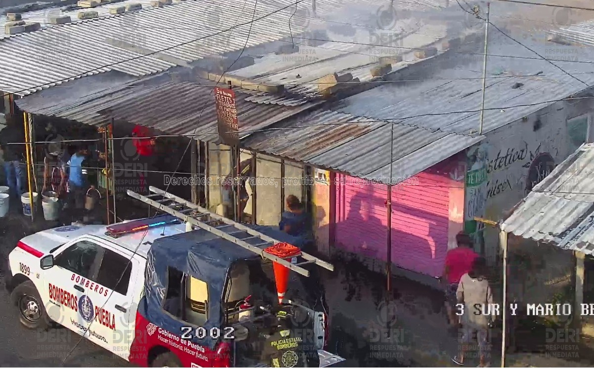 Fuego consume local del mercado de Balcones del Sur