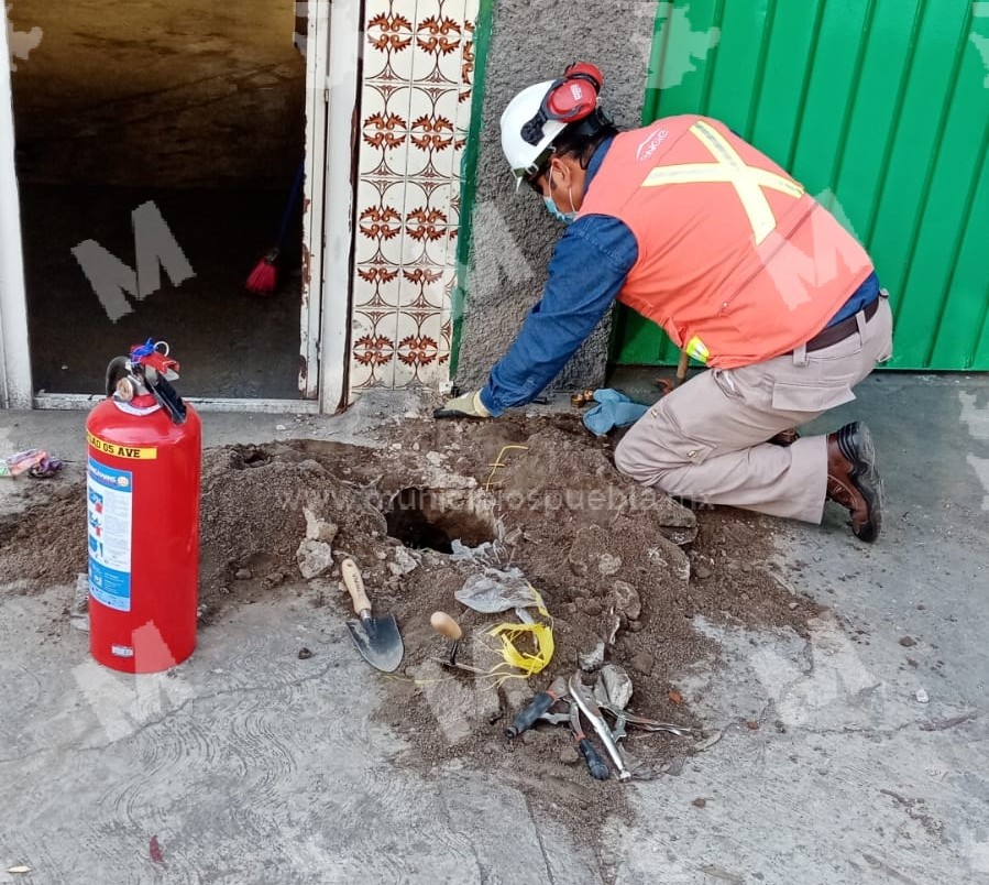 Intento de robo de tuberías de Maxigas genera fuga en Puebla capital