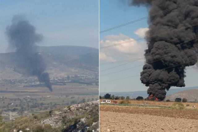 Arden 2 camionetas con combustible robado en zona de Tepeaca