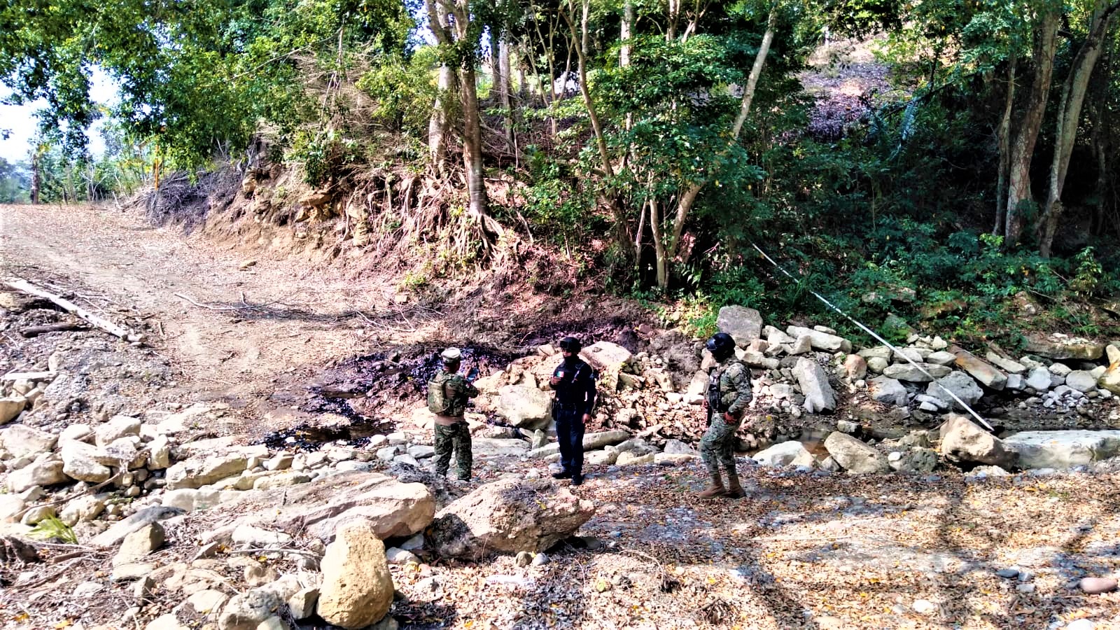 Fuga de hidrocarburo mantiene en alerta a rancho en Venustiano Carranza