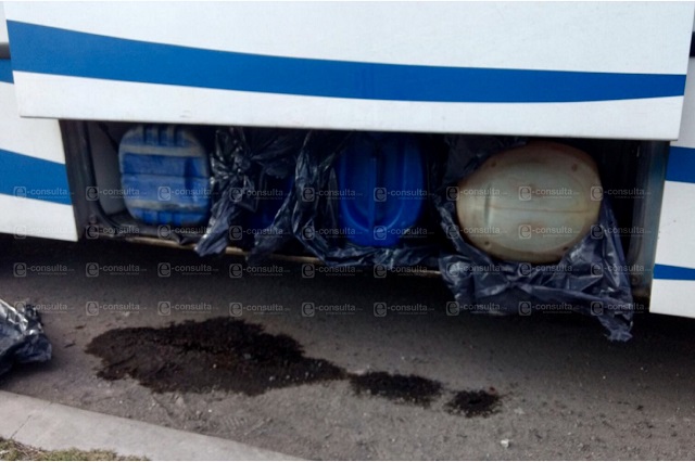Autobús de la línea Valles llevaba gasolina robada, en el maletero