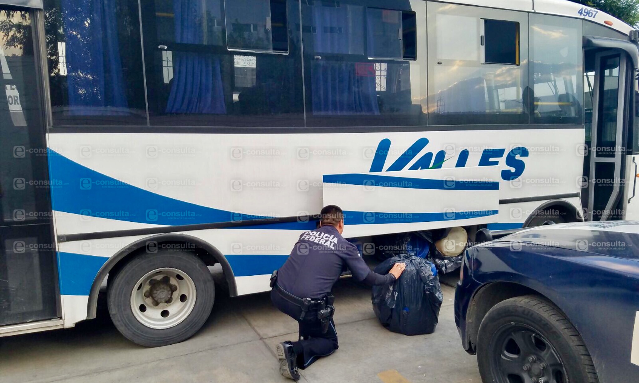 Autobús de la línea Valles llevaba gasolina robada, en el maletero