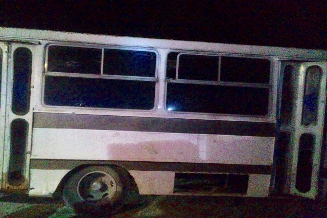 Microbús llevaba más de 4 mil litros de combustible robado, en Amozoc 