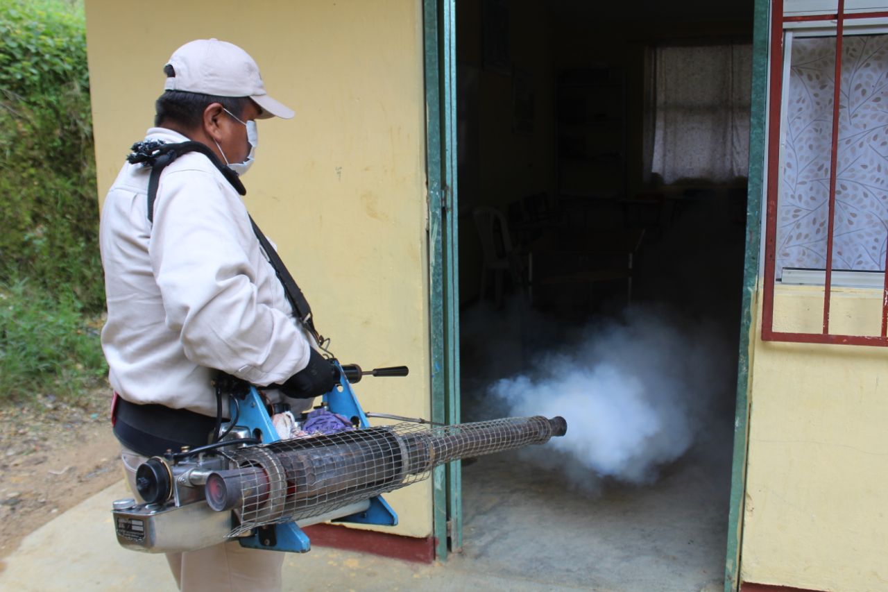 Fumigan en Xicotepec contra el dengue y chikungunya 