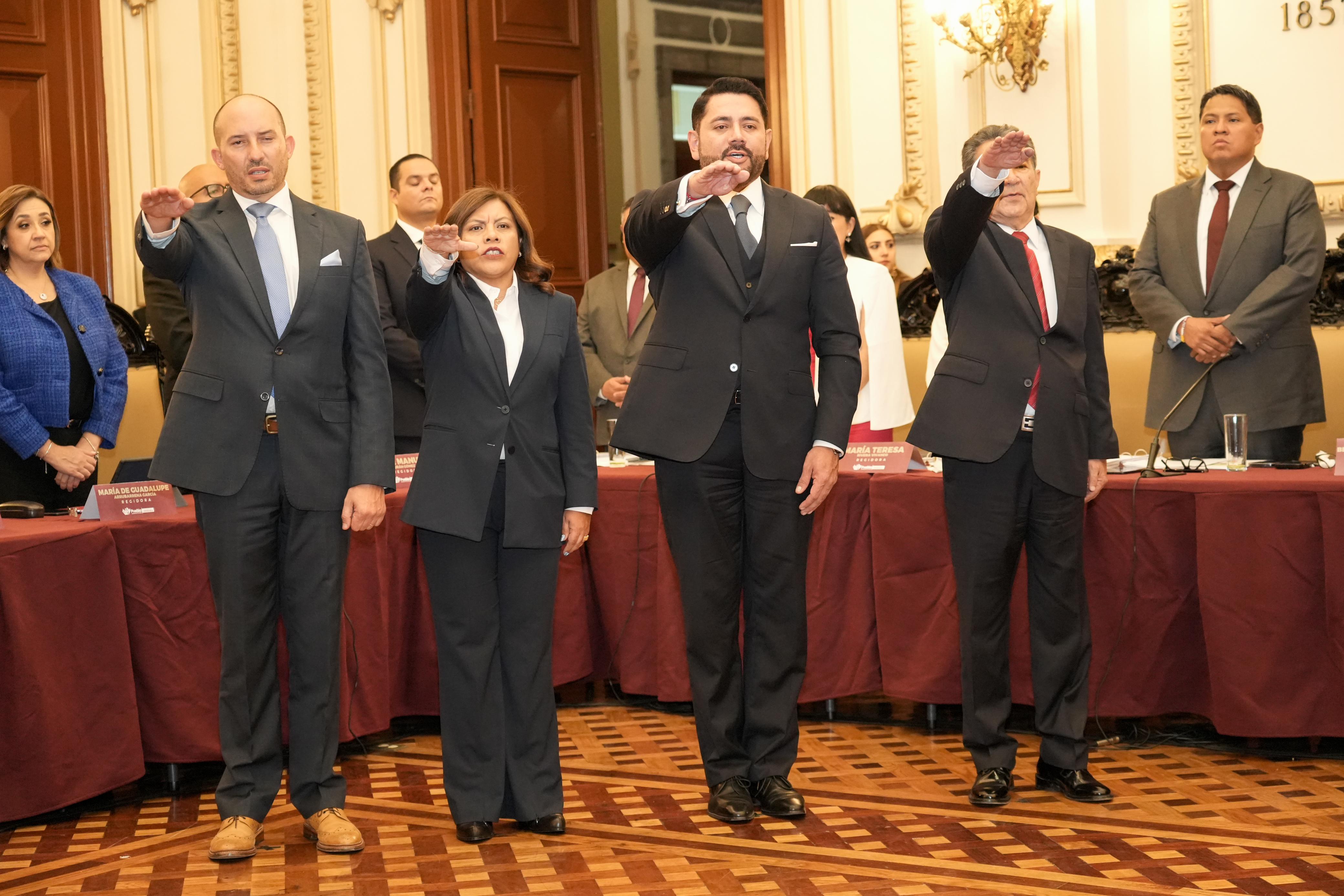 Rinden protesta titulares de Tesorería, Contraloría y Seguridad de la capital poblana