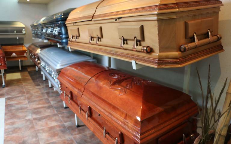 Dueños de crematorios y funerarias están saturados en México