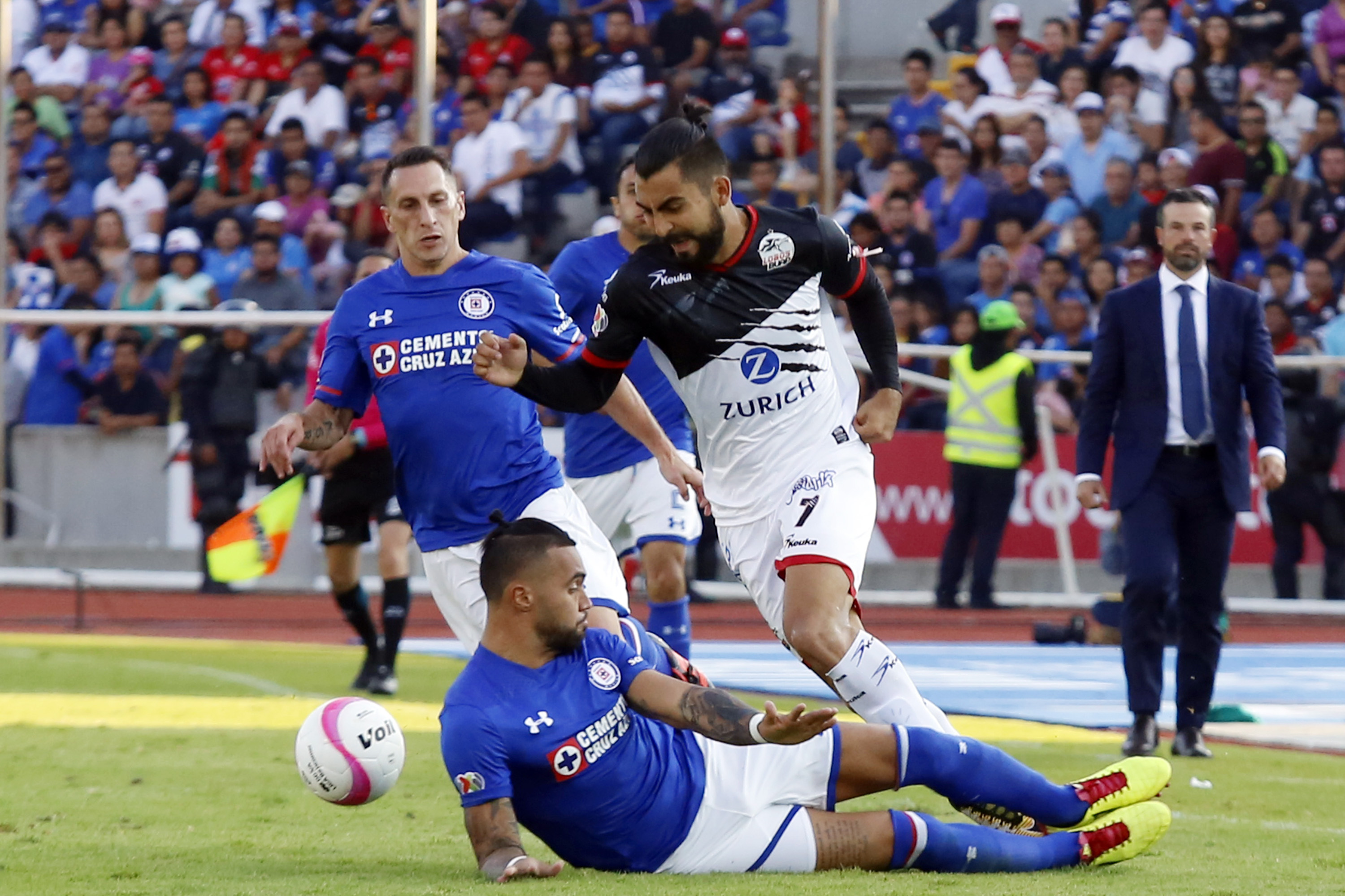 Lobos BUAP abandona sótano porcentual tras ganar a Cruz Azul