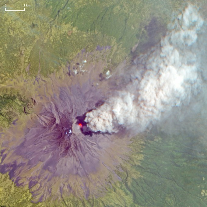 Captan explosión del Popocatépetl desde el espacio