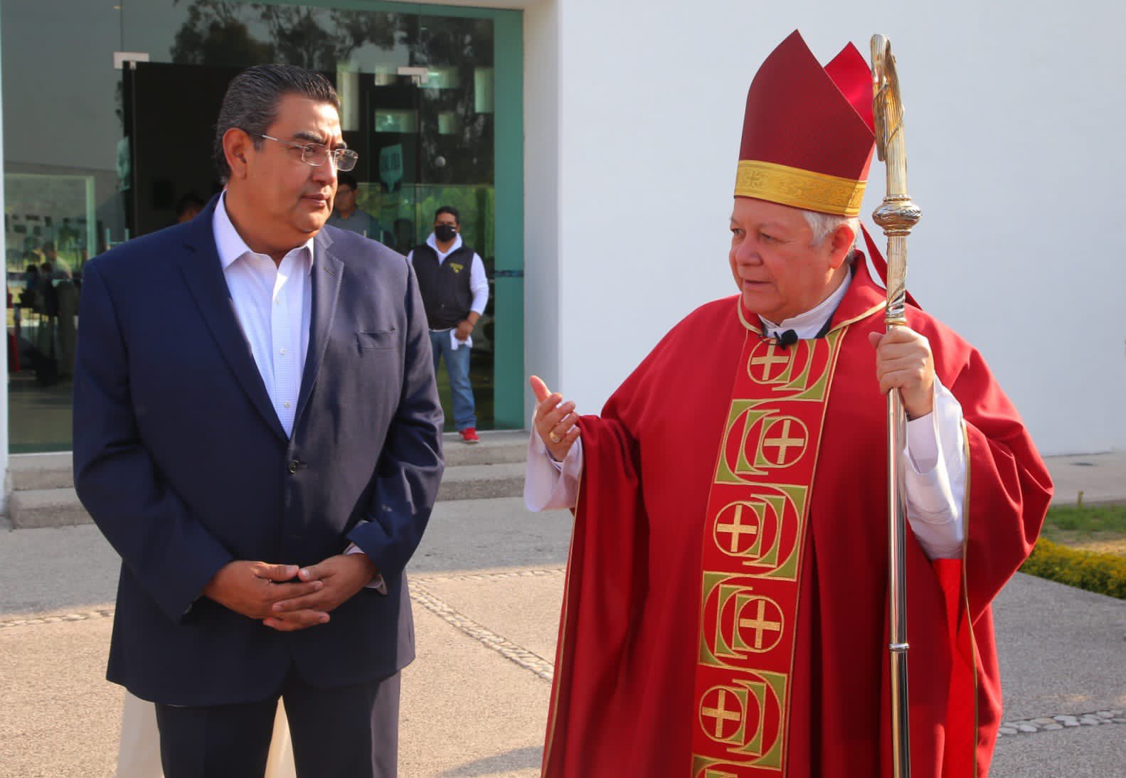 Asiste Céspedes a misa de la Santa Cruz en Seminario 