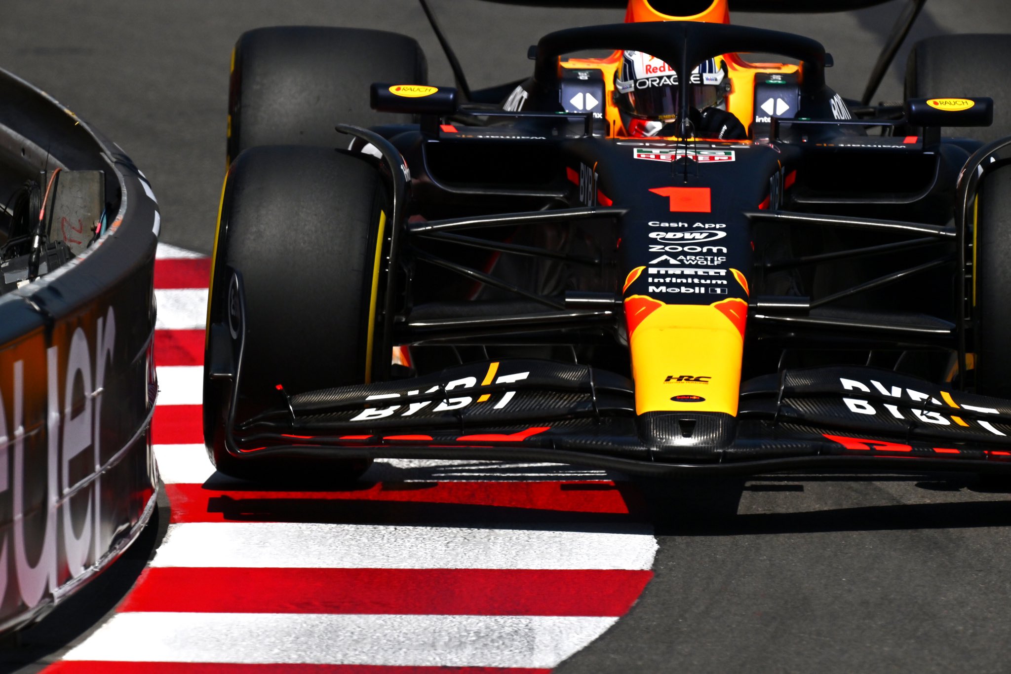Verstappen se lleva el Premio de Mónaco; Checo llegó en decimosexta posición