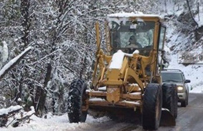 Nieve bloquea caminos en Chihuahua