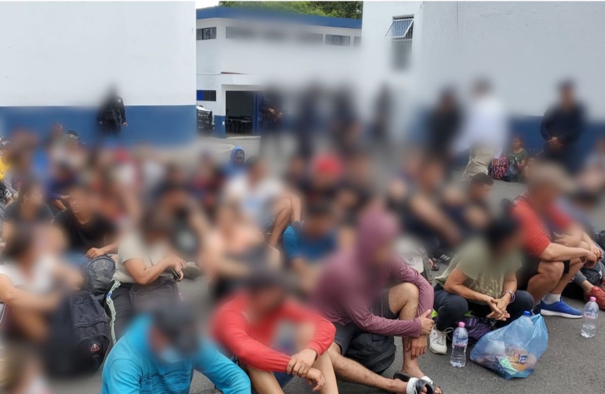 Detienen a 116 migrantes en la carretera Oaxaca- Izúcar