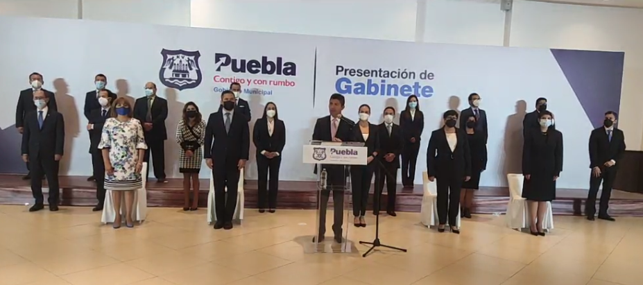 VIDEO Presenta Eduardo Rivera a su gabinete para gobernar Puebla