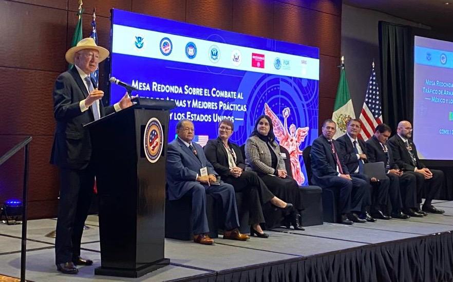 El 70% de armas que llegan a México provienen de EU: Ken Salazar