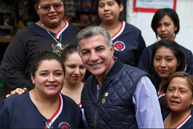 Promueve Gali valores entre los poblanos