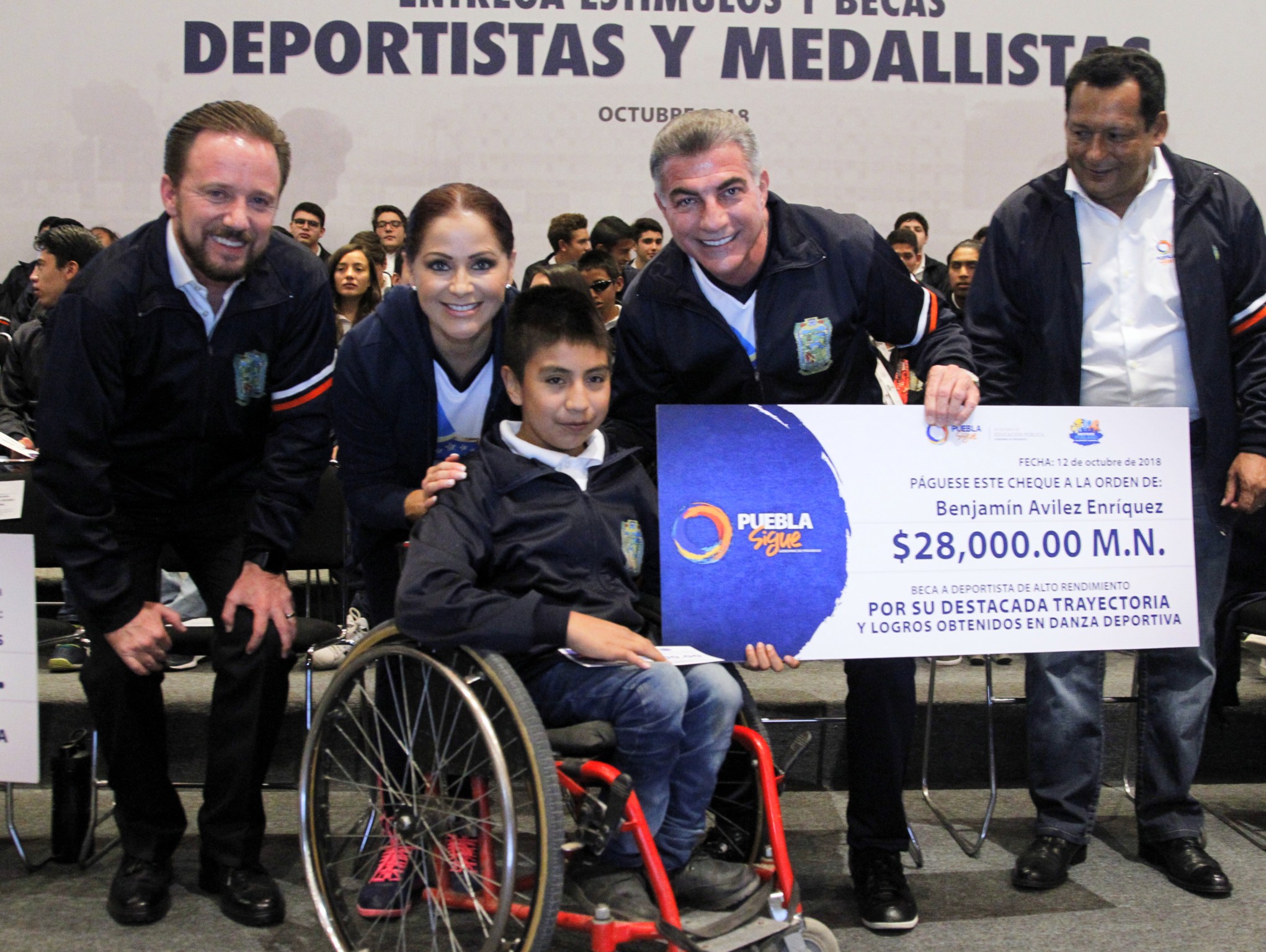 Gali galardona a deportistas y medallistas