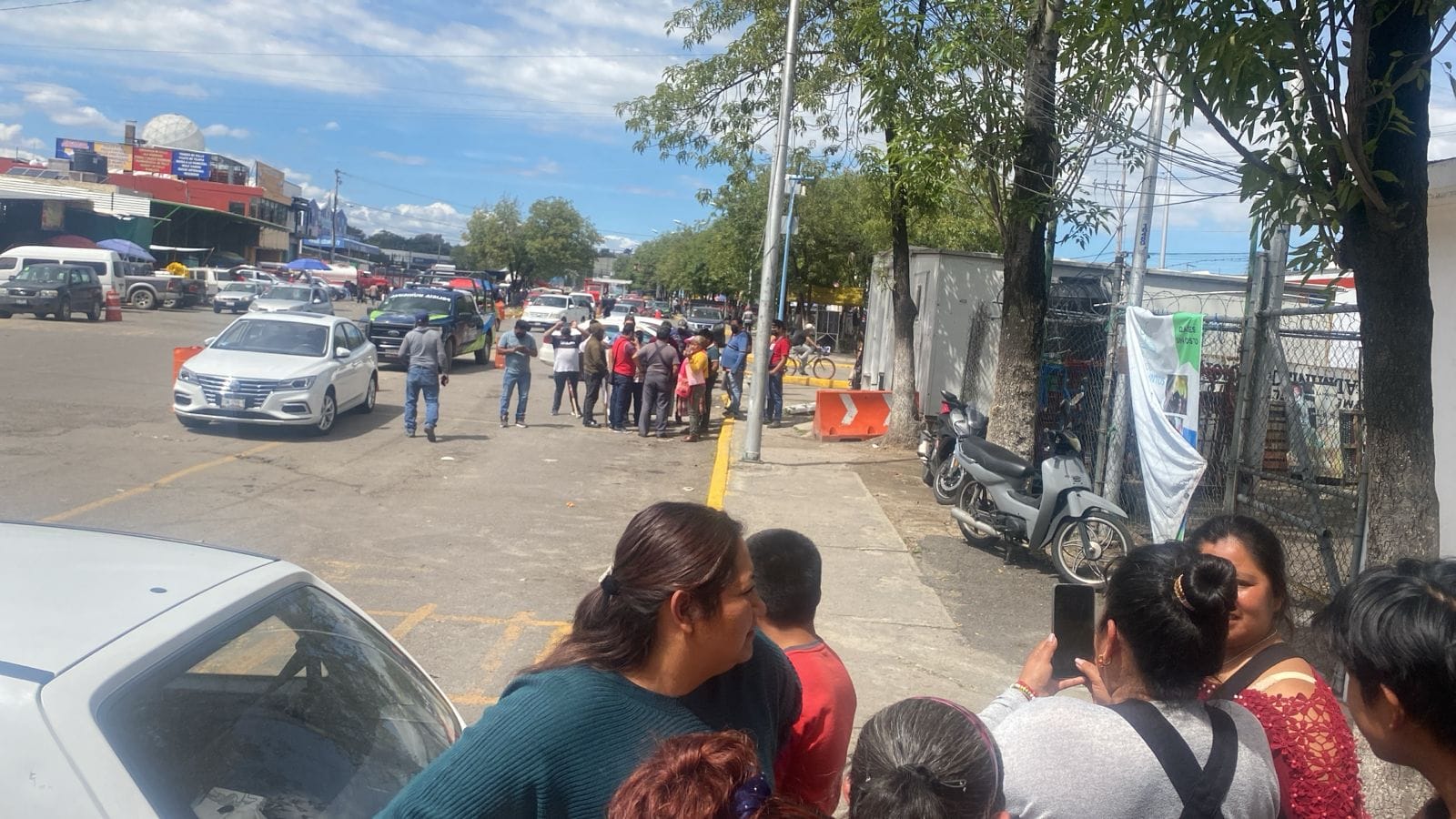 Se desata bronca entre locatarios de la Central de Abasto y la 28 de Octubre