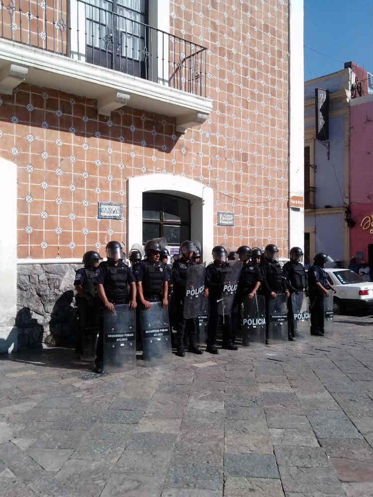 Detienen a comisariada ejidal de Atlixco por oponerse a gasoducto Morelos