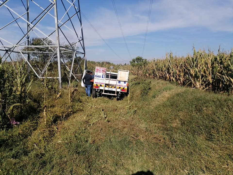 Dejan abandonada camioneta repartidora de gas LP en Tecamachalco