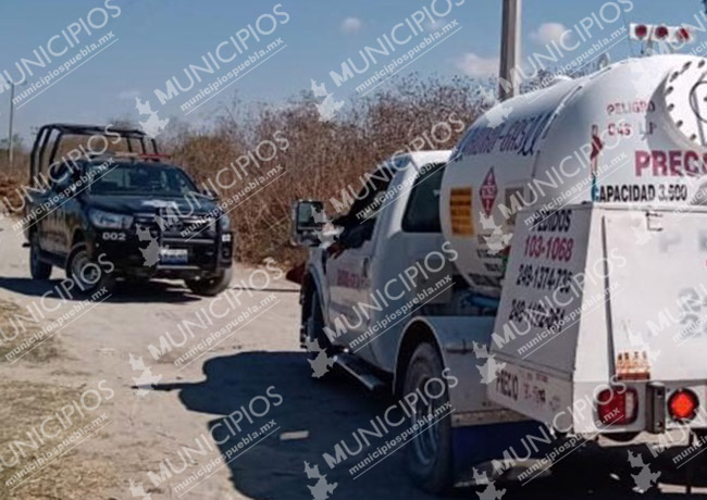 Policías recuperan una pipa de gas LP en Tecamachalco