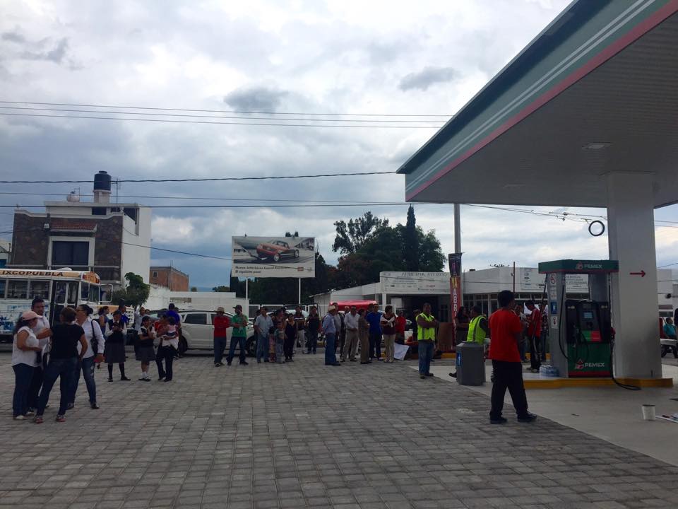 Ante amenaza de protesta, edil de Atlixco cierra gasolinera