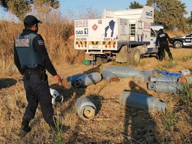 Roban camioneta con violencia y policía la recupera en Tlalancaleca