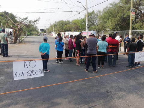 Protestan colonos contra colocación de gasera en Tehuacán