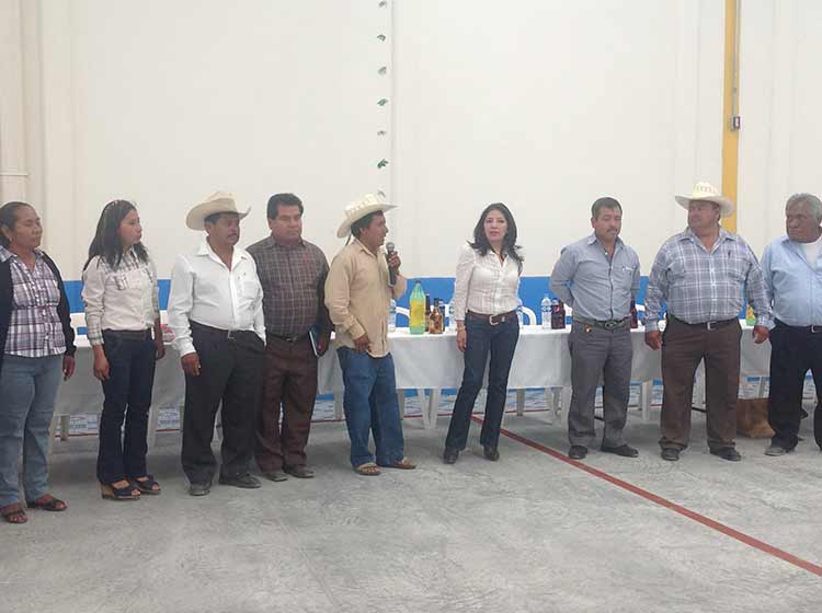 Entrega CFE obras en  Aztitzihuacan a cambio de permiso para gasoducto