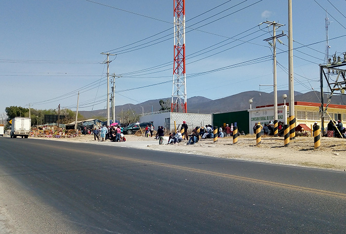 Amenazan vecinos de  Teotipilco con cerrar de accesos de Tehuacán