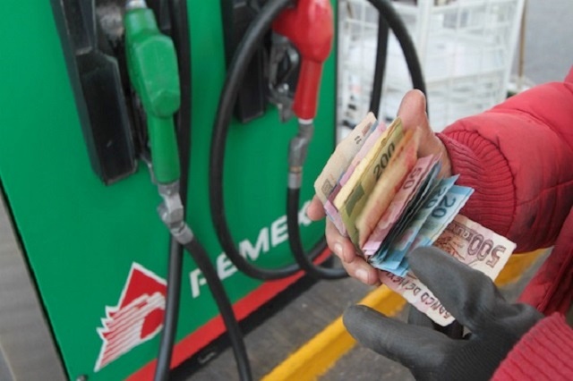 Gasolinera de Acajete, con el combustible más barato