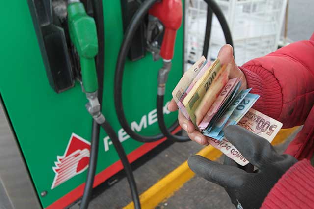 Aumento a precio de combustibles golpea economía familiar