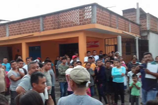 Expulsan a 3 personas en Pahuatlán por trabajar en gasoducto